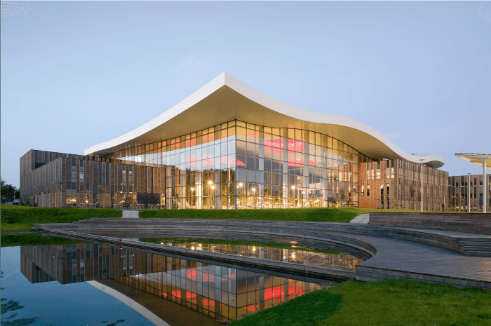 Nå kan du bli med på studietur til Nederland for å lære om sirkulære bygg. Alliander building. Arkitekt: Rau architects. Utbygger : Alliander - VolkerWessels 